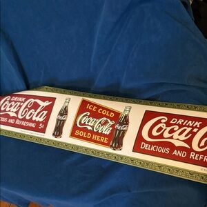 Coca-Cola Retro wall paper in Red and White. 149”